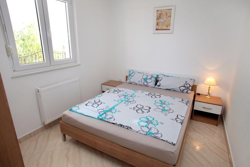 Apartments Villa Dalmazia Трогир Стая снимка