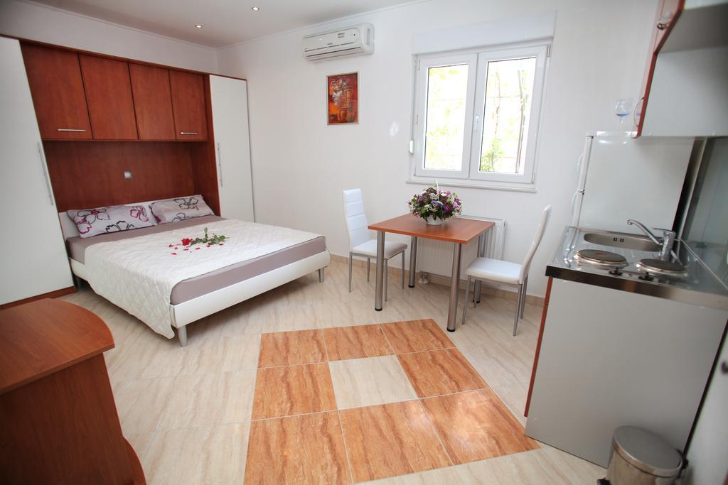 Apartments Villa Dalmazia Трогир Стая снимка
