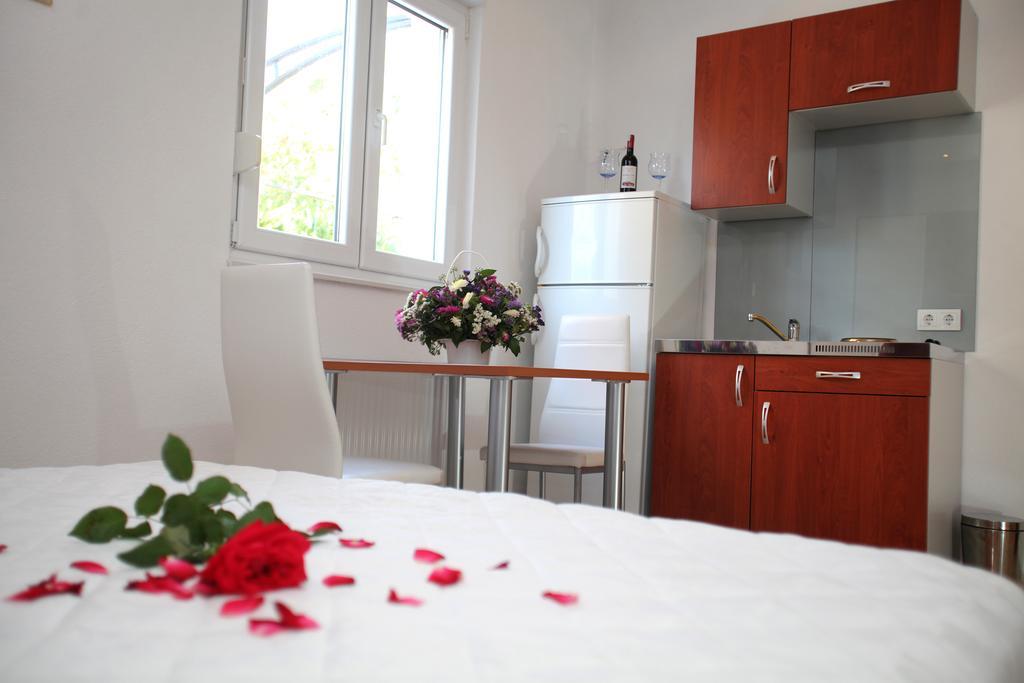 Apartments Villa Dalmazia Трогир Стая снимка
