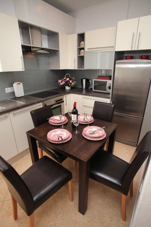 Apartments Villa Dalmazia Трогир Стая снимка